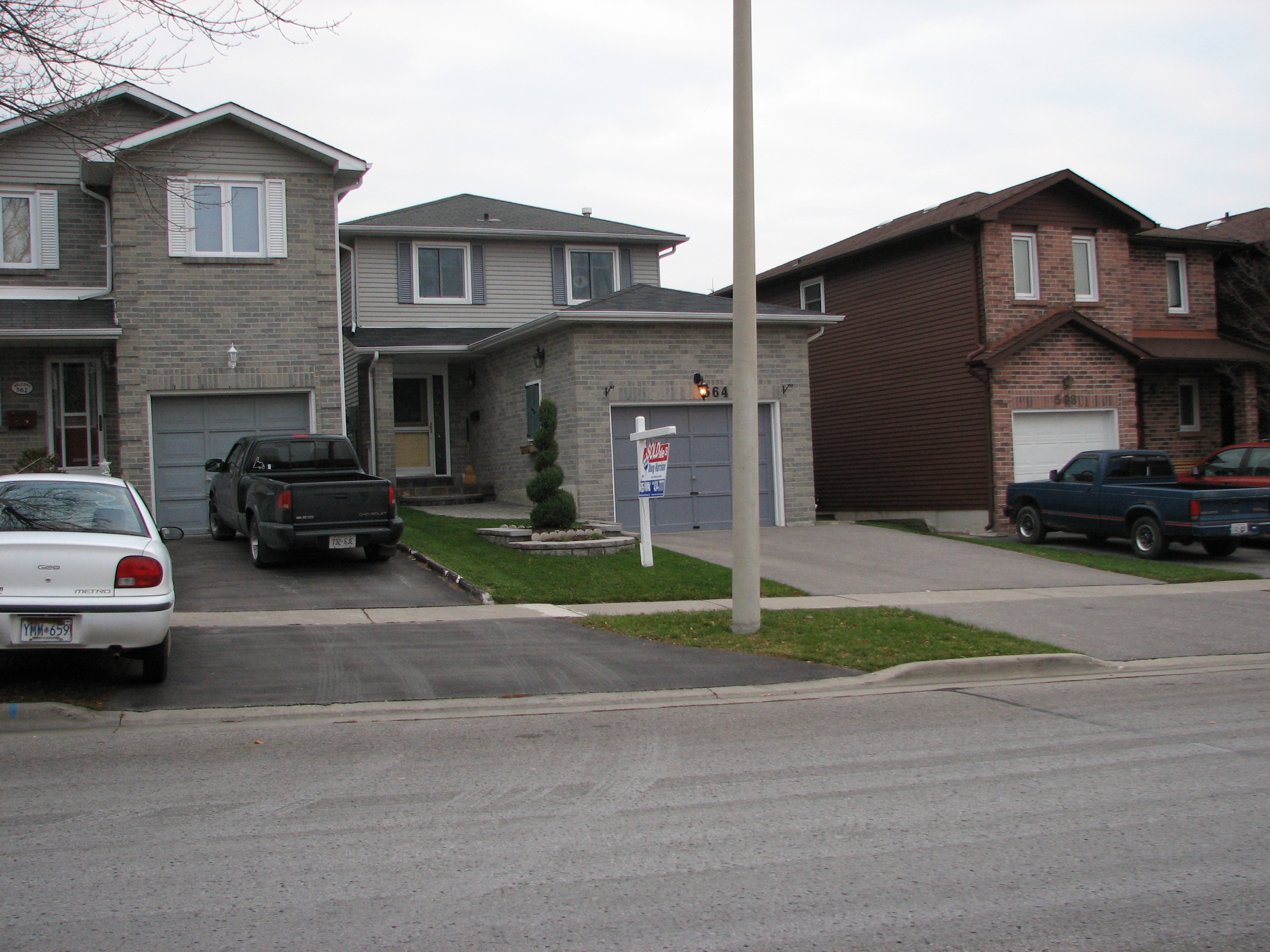 564 Cobblehill outside-3.JPG